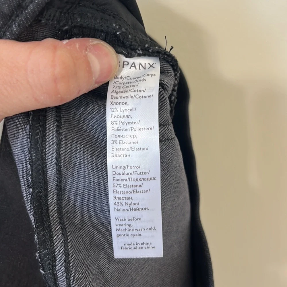 Spanx Vintage Black High Rise Distressed Denim Legging Size Large NWT - Picture 11 of 11